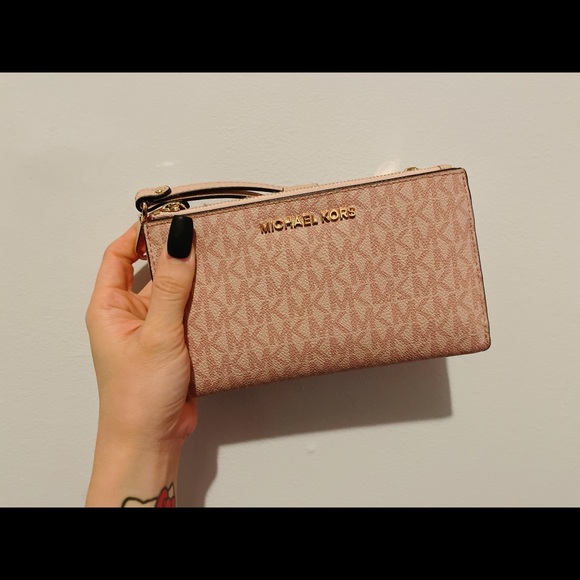 Michael Kors Handbags - Michael Kors Wallet